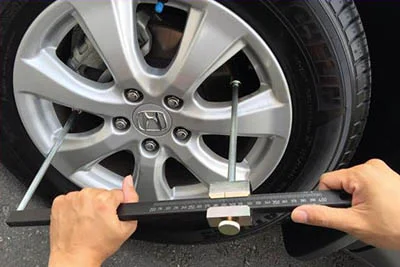 Cómo medir un disco de freno sin desmontar la rueda