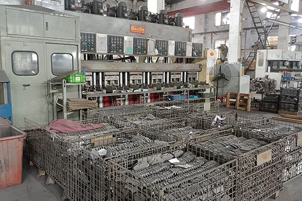 Proceso de control de calidad en el prensado en caliente de pastillas de freno